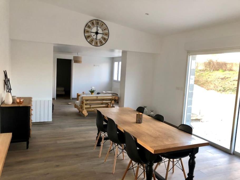Logement De Plain-Pied Avec Jardin, Terrasse Gurgy Bagian luar foto